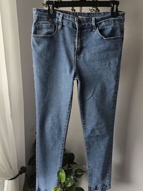 Revelation Jeans 8P Petite Blue Mid Rise Slim Crop Floral Embroidered Hem